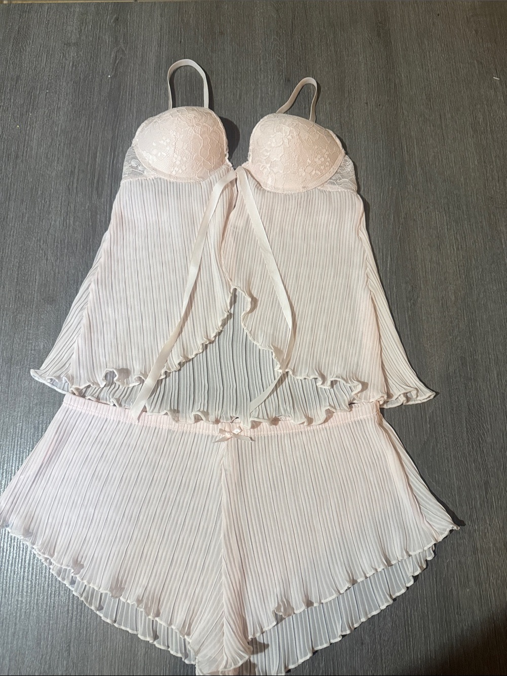 Marilyn Monroe Pale Pink Lace-Trim Pleated Cami & Short Sleep Set